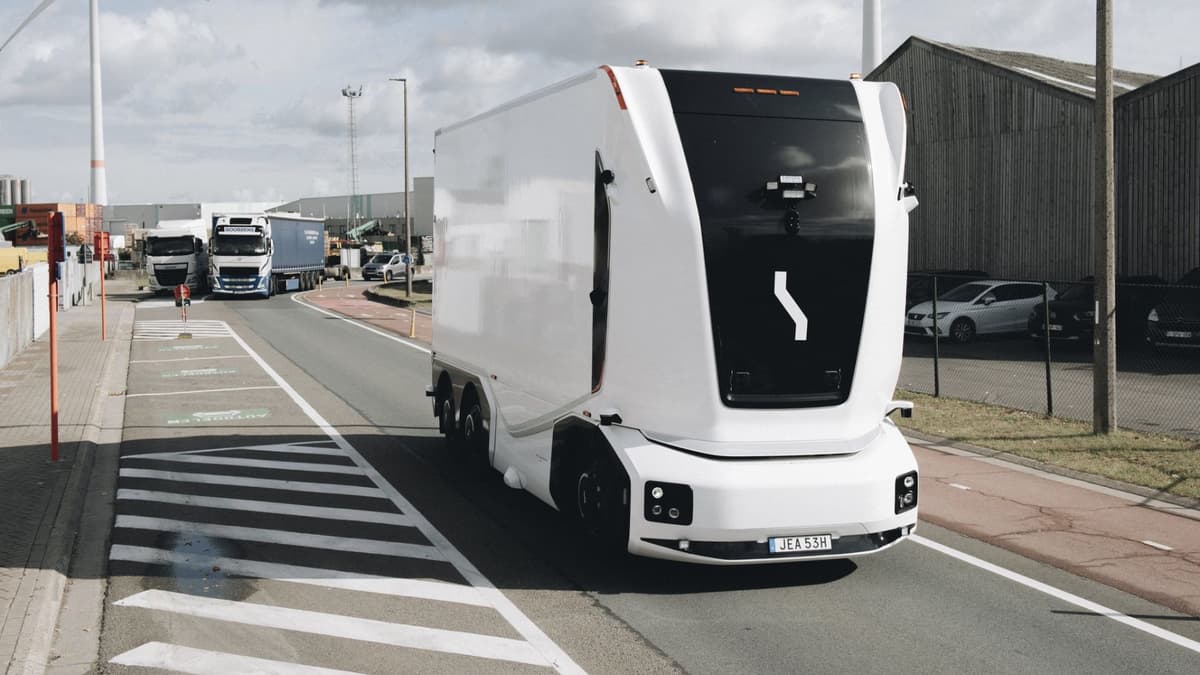 World’s First Self-Driving Freight Truck