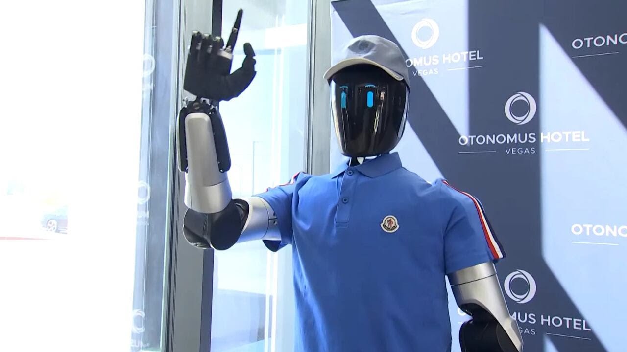 Las Vegas Hotel Hires Oto, the Multilingual Robot Concierge